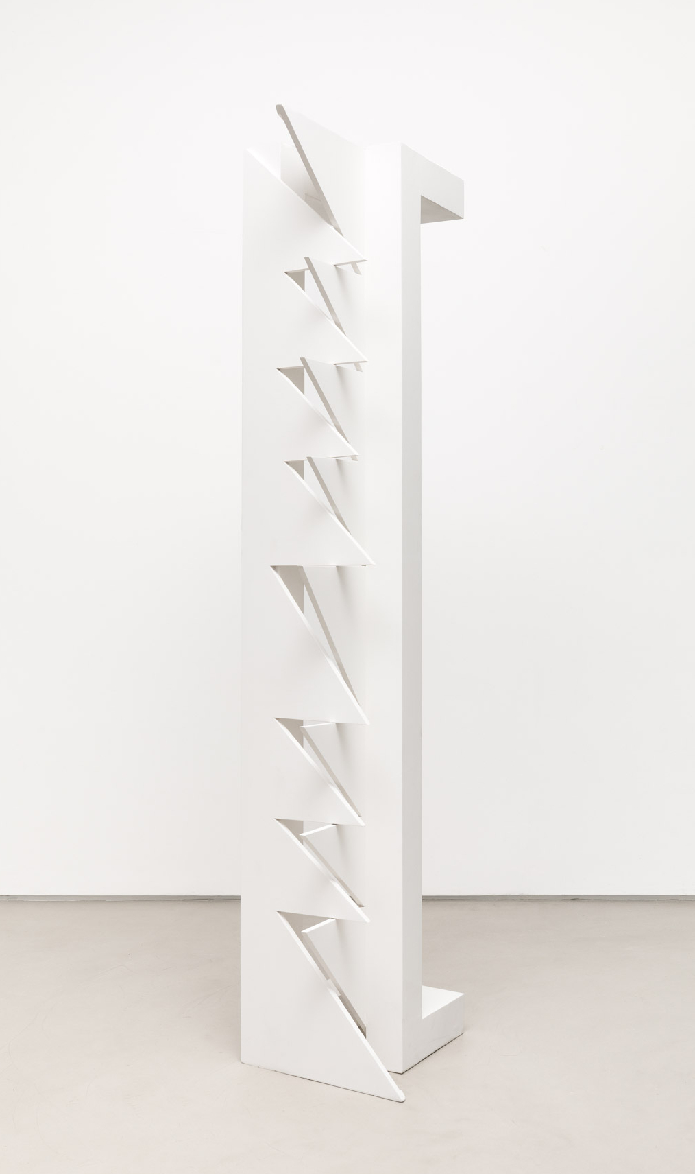 Totem de triângulos vazados, 2015
